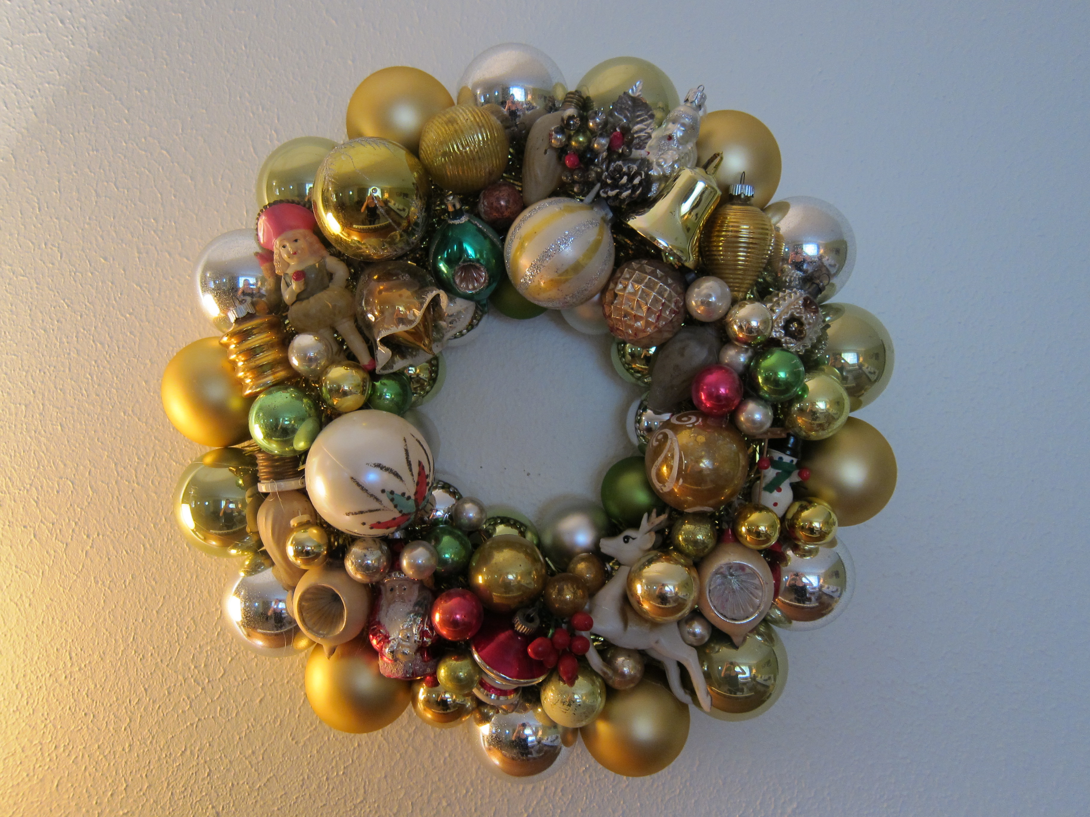 Make your Kitschmas Wreath! – Betty Crafter